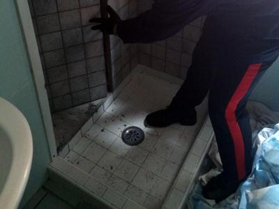 Nascondeva la droga nell’intercapedine della doccia, arrestato a Caivano