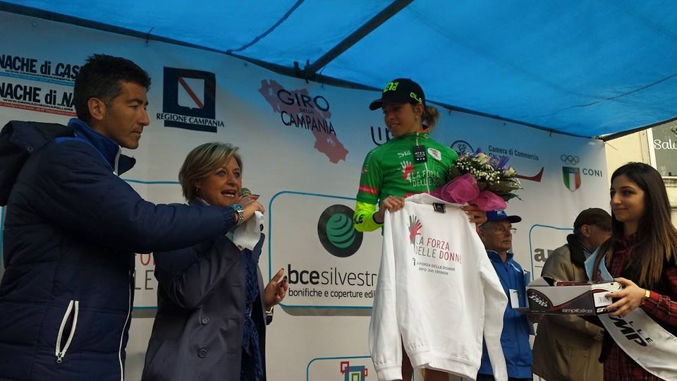 Simona Frapporti firma il 1° Giro della Campania in Rosa, con arrivo a Caivano
