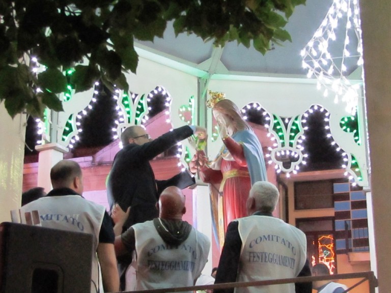 Campiglione. Processione della Madonna e rientro in chiesa. LE FOTO