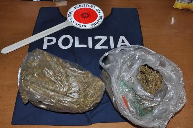 Casoria, i poliziotti arrestano uno spacciatore a via Paolo Rossi