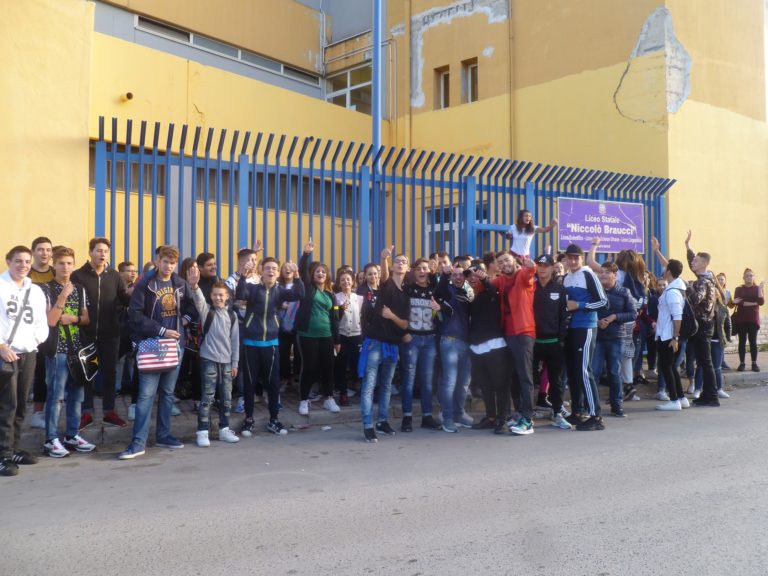 Itis “Morano” e liceo “Braucci”: protestano entrambi gli alunni per alcune aule mancanti
