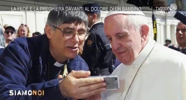 Il padre del piccolo Pio e don Maurizio ricevuti in Vaticano da Papa Bergoglio