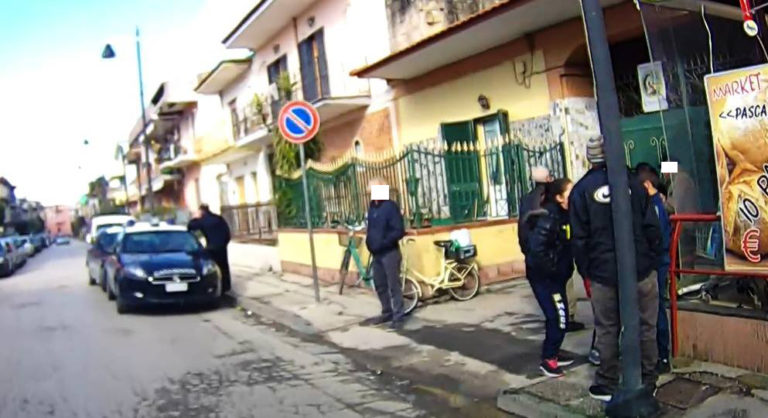 Carabinieri ed ambulanza sul corso di Pascarola: è giallo