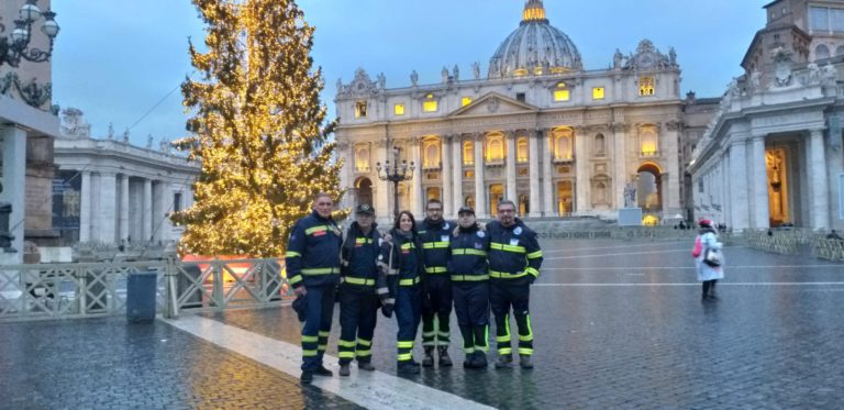 L’associazione vigili del fuoco di protezione civile ricevuta in Vaticano