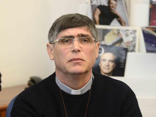 Padre Maurizio vince causa per diffamazione, il risarcimento ai bimbi malati