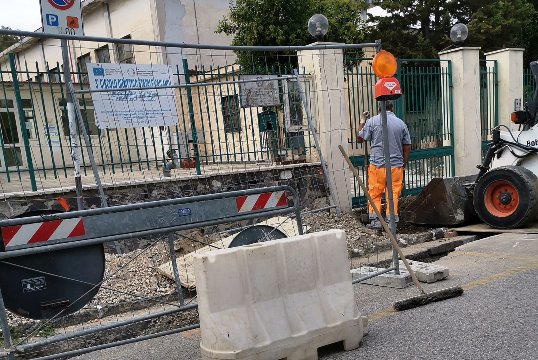 Apertura scuola ‘Ciari’ di via Necropoli, per lavori strada a senso unico
