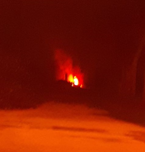 Incendio a via Clanio, continuano a bruciare rifiuti tossici