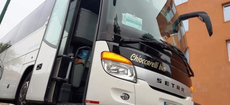 Il settore dei bus turistici a noleggio in piena crisi, allarme dal gruppo Artisti del Volante