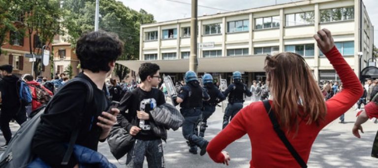 Manifestazione a Napoli, poliziotti feriti. Il comunicato…
