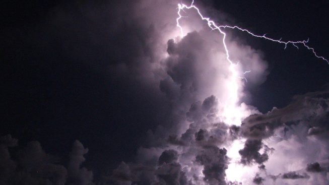 Allerta meteo, a partire da mezzanotte in Campania, temporali e forte vento