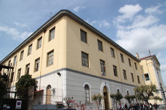 Caivano, il liceo “Niccolò Braucci” celebra il settimo centenario della morte di Dante