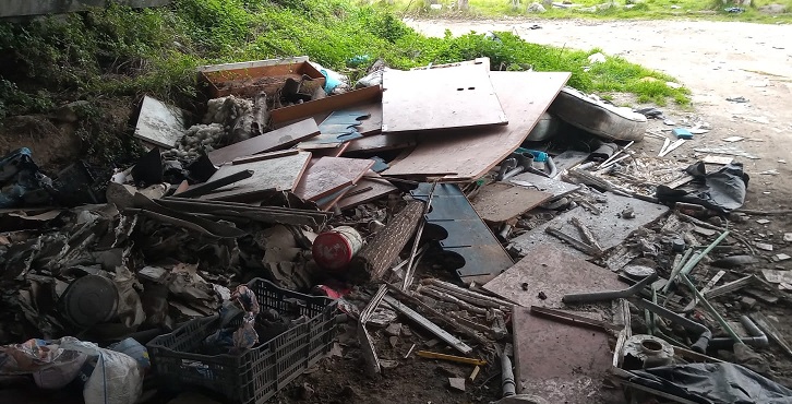 Anche Stop Biocidio Caivano denuncia l’abbandono di rifiuti a Pascarola