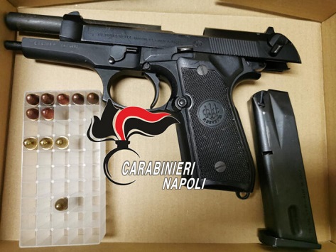 Pistola rubata a Caivano nel 2018 ritrovata a Soccavo