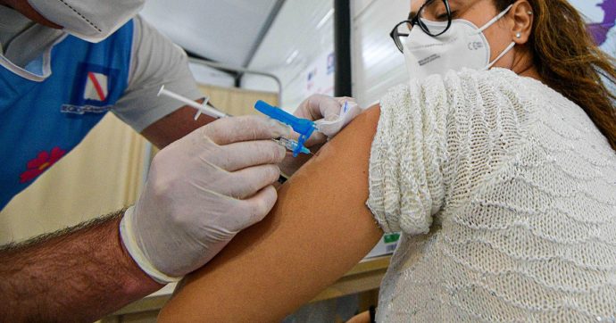 L’Asl Napoli 2 sospende 23 tra medici e infermieri no vax