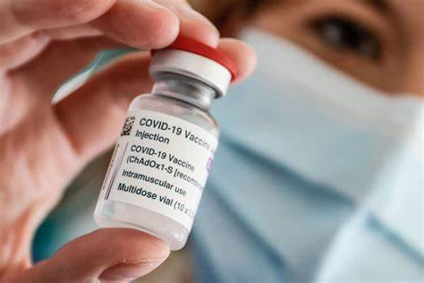 Dati su vaccini e terze dosi, sono efficaci ed evitano l’ospedale
