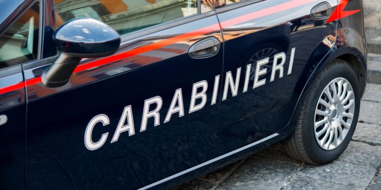 Carabinieri arrestano 2 pusher, in casa anche uno scanner