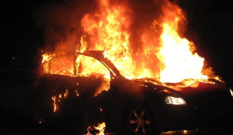 Incendi a Caivano, in fiamme 3 auto di persone incensurate